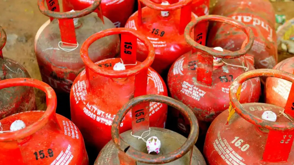 কলকাতায় গ্যাস সিলিন্ডারের দাম অপরিবর্তিত