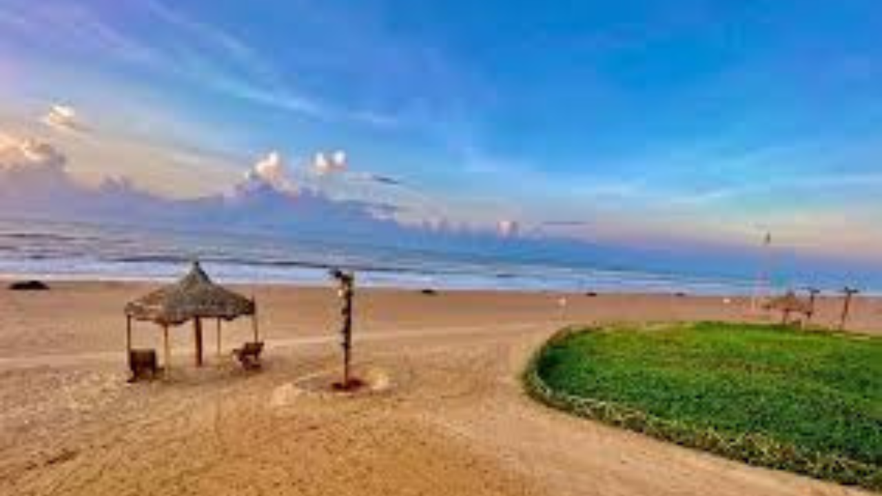 শীতকালে ঘুরে আসুন এক আদর্শ সমুদ্র সৈকত শহর গোপালপুরে