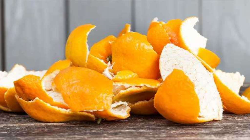 কমলালেবু খাওয়ার পরে তার খোসা আমরা ফেলে দিই। কিন্তু জানেন কি এই খোসায় লুকিয়ে রয়েছে কত পুষ্টিগুণ?