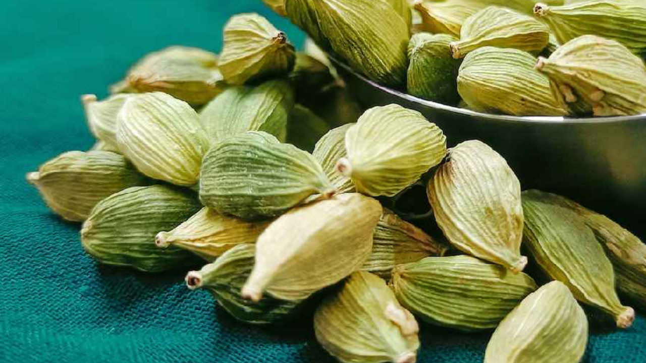 এলাচ শুধু রান্নার কাজে নয়, হতে পারে আপনার সৌভাগ্যের চাবিকাঠিও