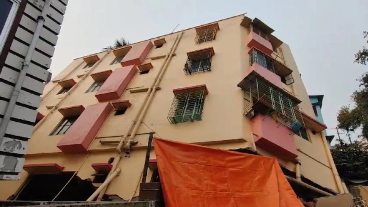 বাঘাযতীনের বেআইনি বহুতল