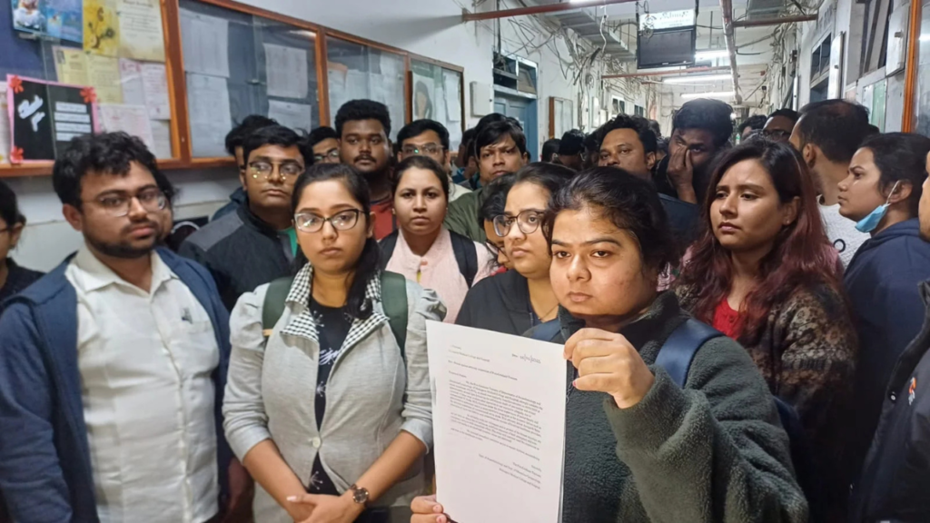 মেদিনীপুর মেডিক্যালের ১২ জন চিকিৎসক সাসপেন্ড