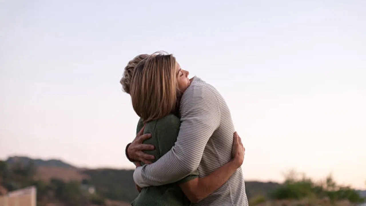 আজ International Hugging Day