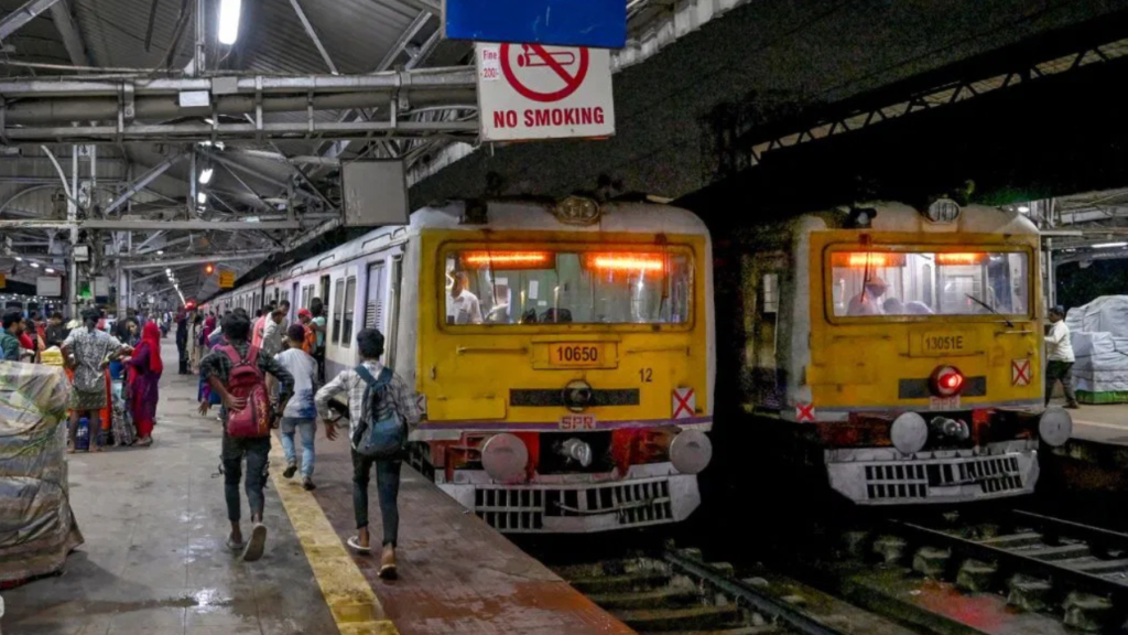 শিয়ালদহ ও হাওড়া ডিভিশনে সেতুর কাজ, বাতিল ১০০টির বেশি ট্রেন!