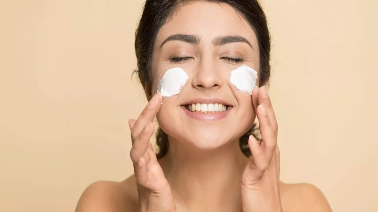 গাদা গাদা ক্রিম মেখেও ত্বক খসখসে?