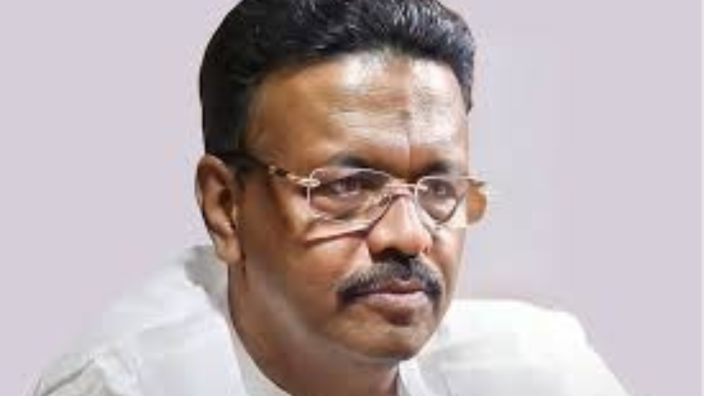 কলকাতার হেলে পড়া ফ্ল্যাটবাড়ি প্রসঙ্গে মেয়র ফিরহাদ হাকিমের বক্তব্য বিতর্ক