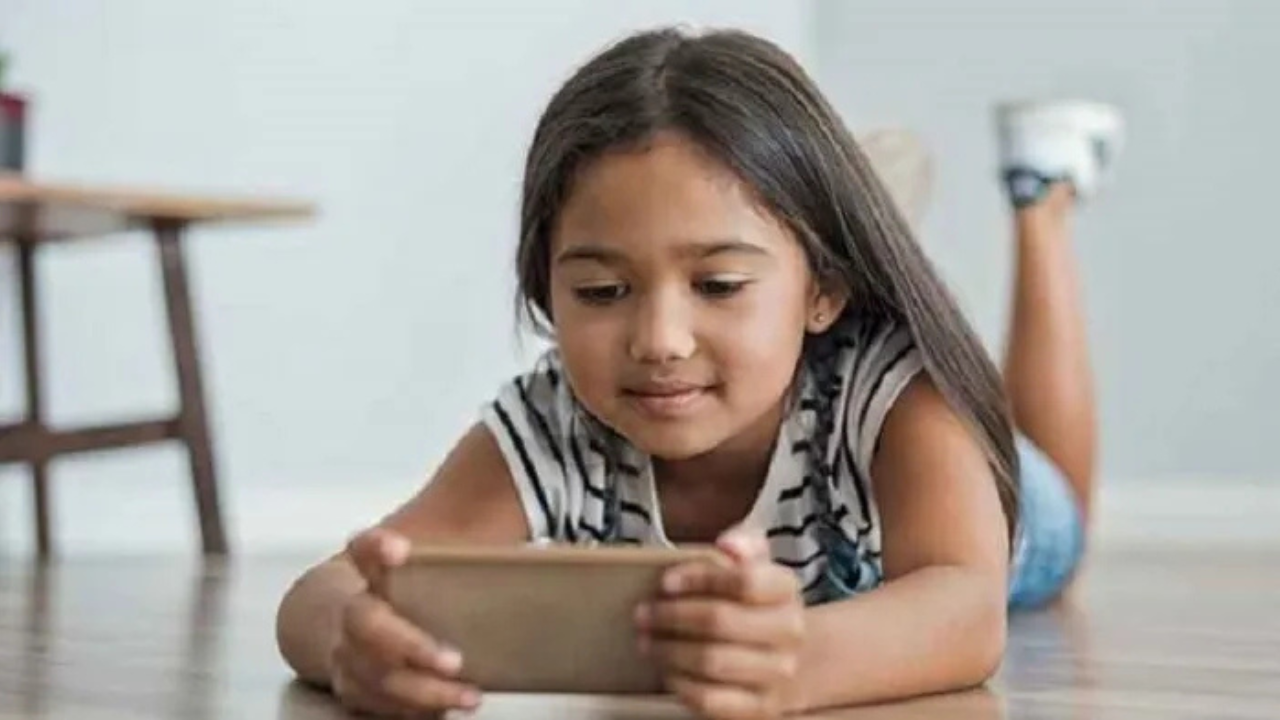 ফোন ব্যাবহারে কীভাবে তৈরি হয় মানসিক চাপ এবং ভ্রমের সমস্যা?