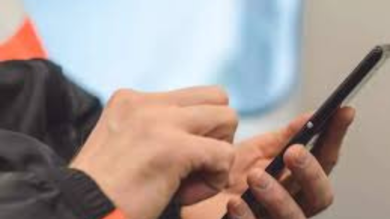 ফোনের বাক্সের পিছনে লুকানো গোপন কোড