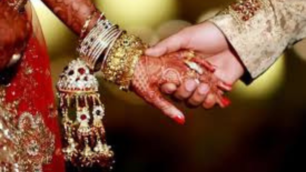 পাত্রের বাবার সঙ্গে ভেগে গেল পাত্রীর মা