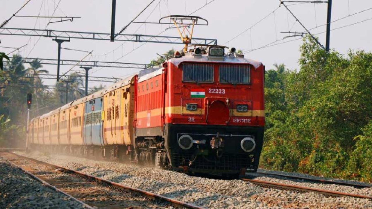 ভারতীয় রেলওয়ে খাতের শেয়ার বাজারে রেকর্ড বৃদ্ধি
