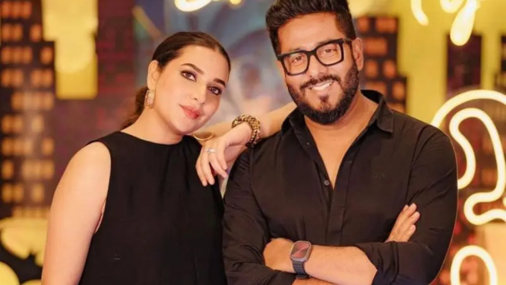 রাজ চক্রবর্তীর ৫০ তম জন্মদিনে স্ত্রী শুভশ্রীর আদুরে চুম্বন