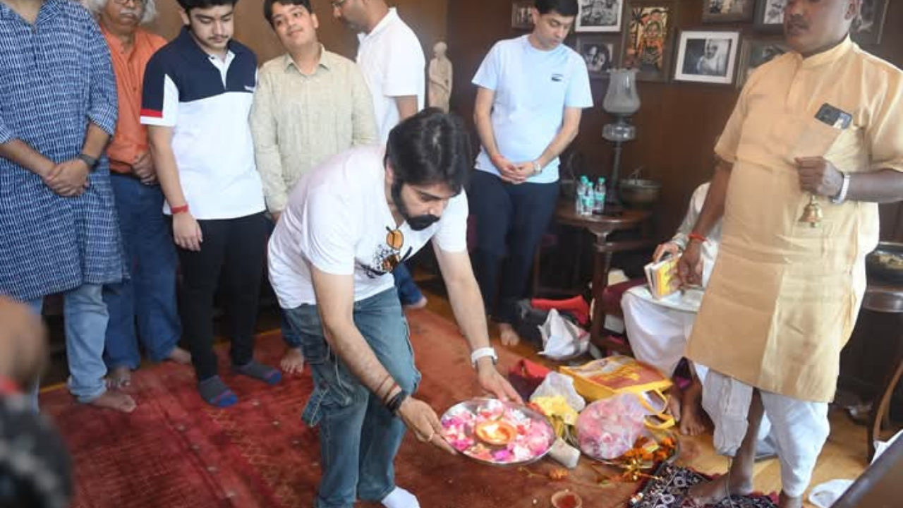 কাকাবাবুর নতুন অভিযানে এবার ‘বিজয়নগরের হিরে’ ছবির যাত্রা শুরু