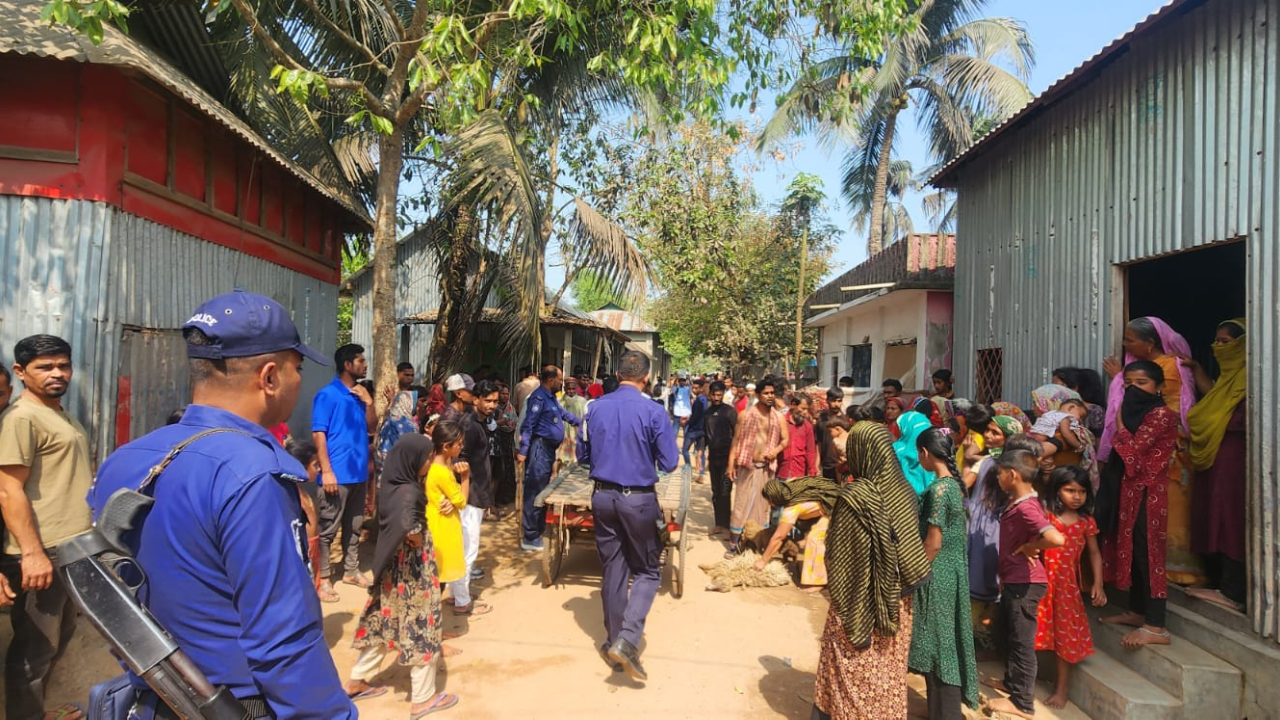 কৃষ্ণনগর পুরসভায় তৃণমূল কংগ্রেসের দুই গোষ্ঠীর সংঘর্ষে রক্তক্ষয়ী পরিস্থিতি