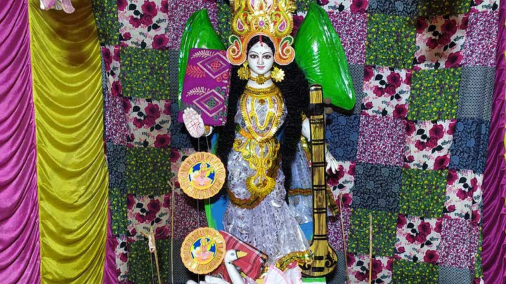 সরস্বতী পুজো বাড়িতেই সঠিকভাবে কীভাবে করবেন?