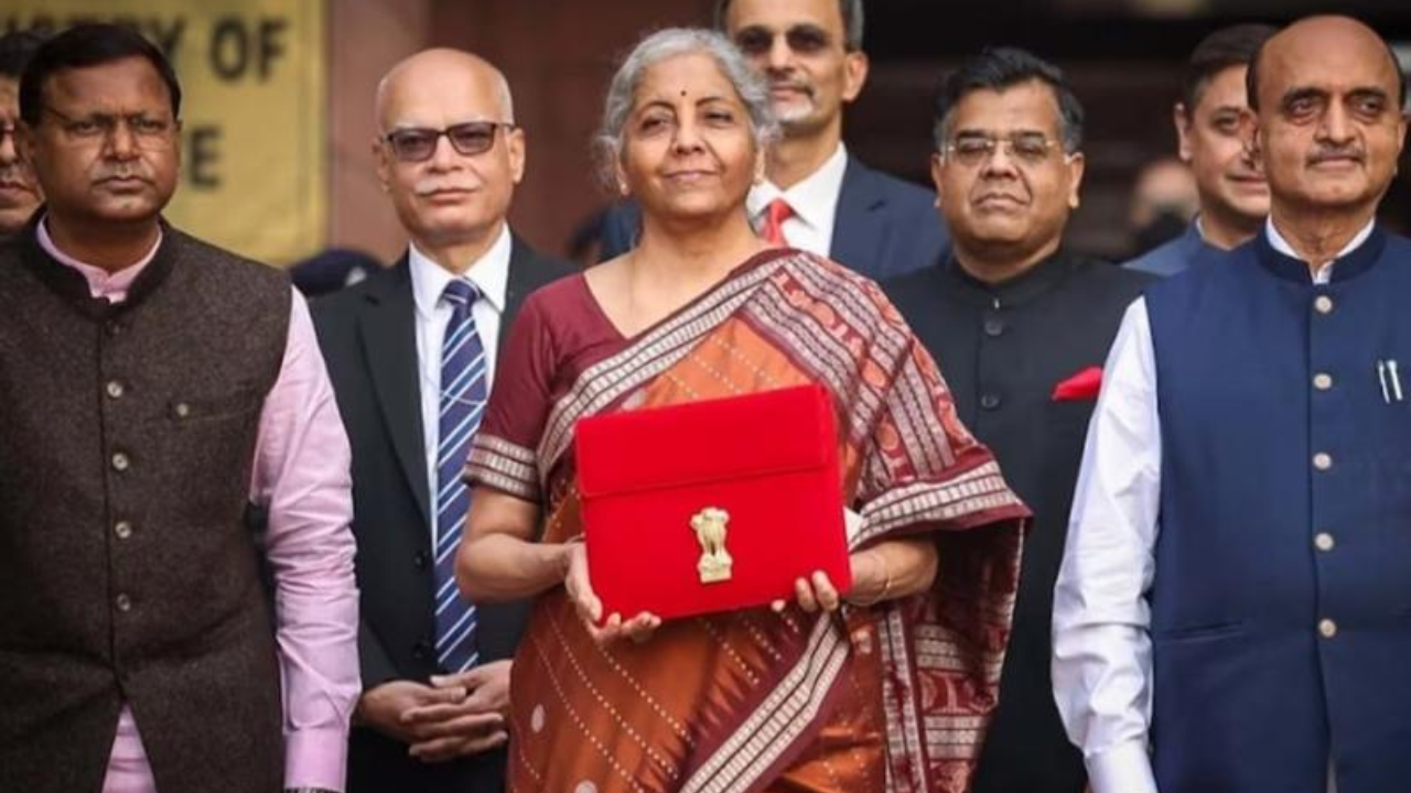 সস্তা এবং দামি পণ্যের তালিকা সহ বড় ঘোষণা