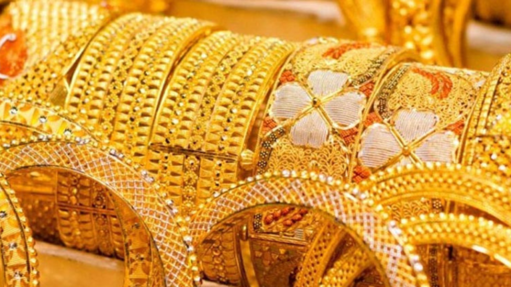 সোনার দাম রেকর্ড ছুঁয়ে ফেলেছেঃ বিশেষজ্ঞদের বিশ্লেষণ