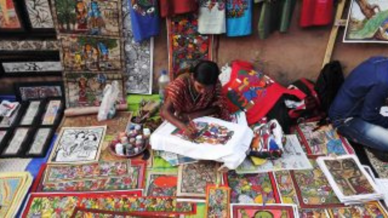 বইমেলায় চিত্রশিল্পীদের জায়গা না দেওয়ায় বিতর্ক