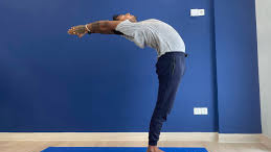 অর্ধচন্দ্রাসন