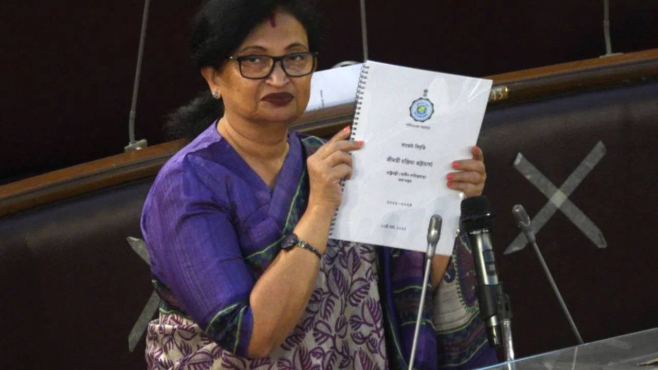 রাজ্য বাজেটে ডিএ নিয়ে প্রত্যাশার পারদ চড়ছে সরকারি কর্মচারীদের মধ্যে