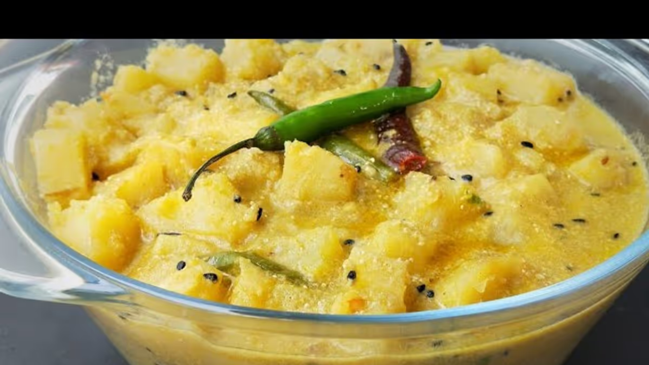 ঝাল-ঝোল আলু পোস্ত