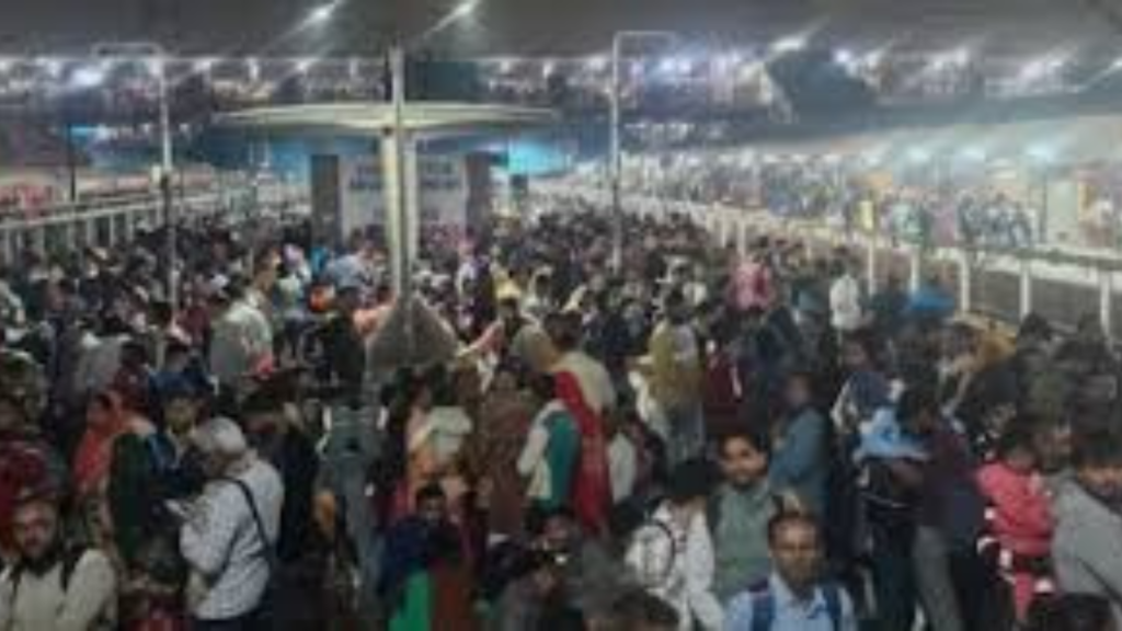 নয়াদিল্লি রেল স্টেশনে পদপিষ্ট হওয়ার ঘটনায় মৃতের সংখ্যা বেড়ে ১৮