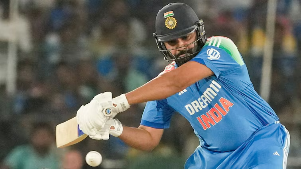 চ্যাম্পিয়ন্স ট্রফিঃ রোহিতের কি ঠান্ডা লেগেছে? চিন্তার ভাঁজ সমর্থকদের কপালে