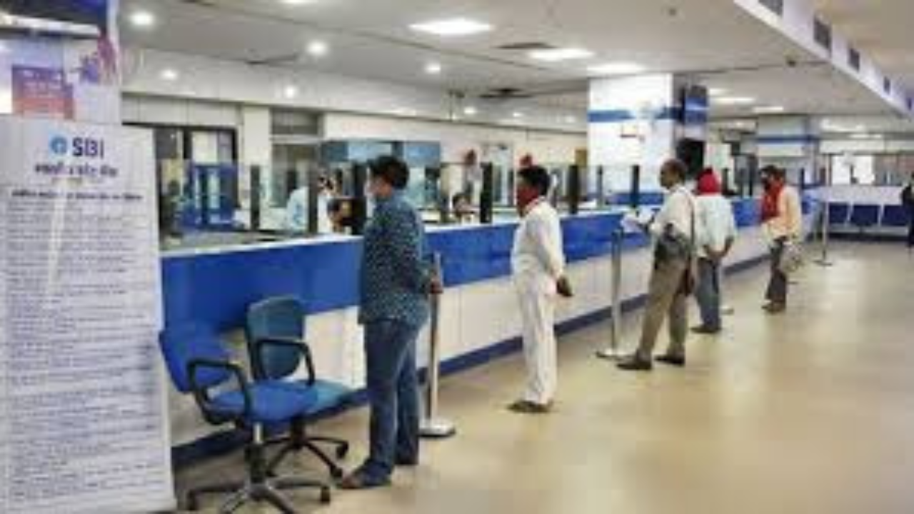 মহাশিবরাত্রিতে কলকাতা-সহ পশ্চিমবঙ্গে ব্যাঙ্ক ও সরকারি অফিসের ছুটির বিস্তারিত তথ্য