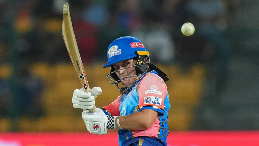 অ্যামিলিয়া কেরের বিধ্বংসী বোলিং