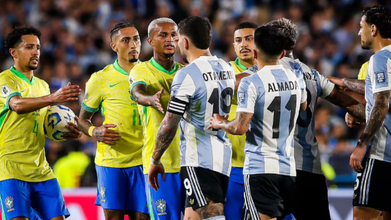 ফুটবল বিশ্বে চিরপ্রতিদ্বন্দ্বী ব্রাজিল ও আর্জেন্টিনার লড়াই মানেই এক অনন্য রোমাঞ্চ।