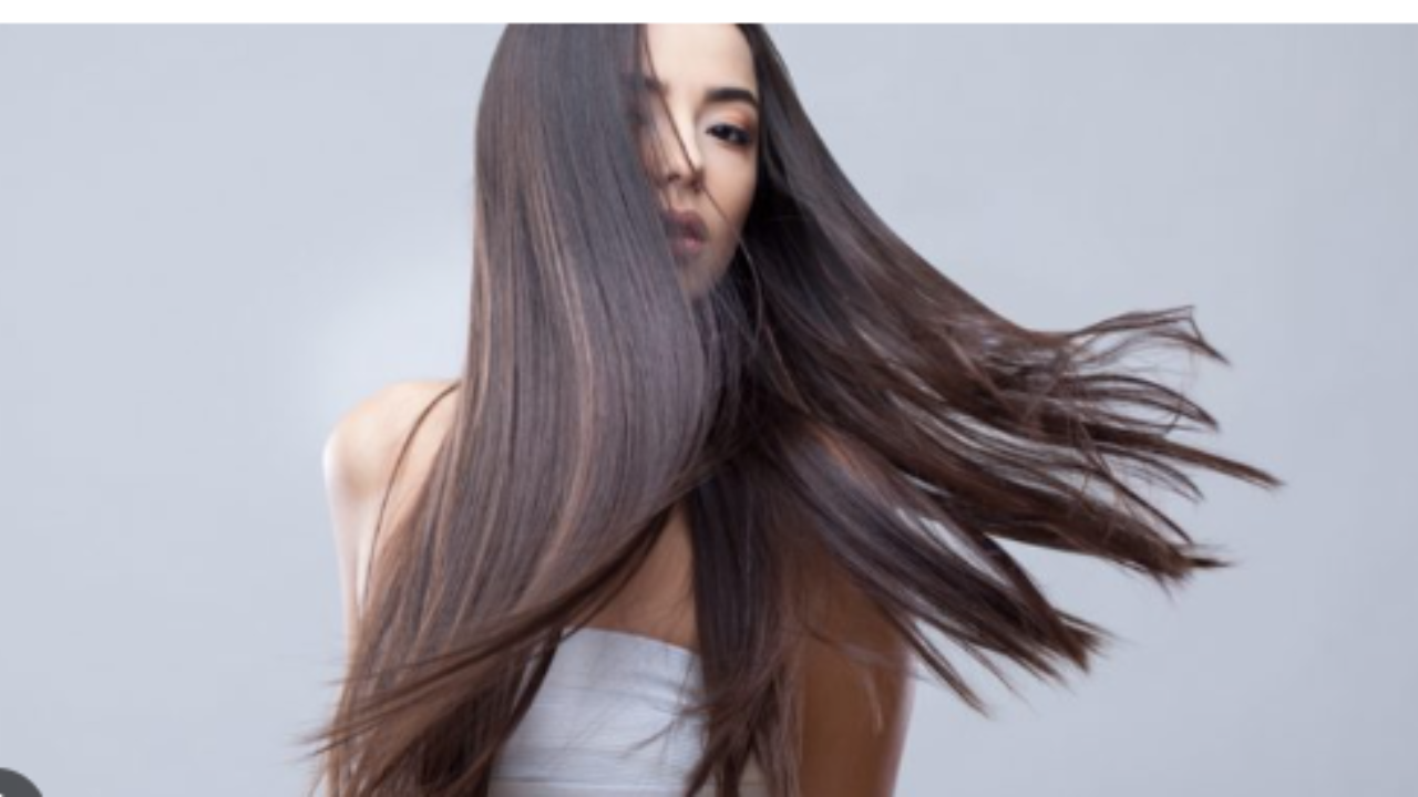 গরমের দিনে অতিরিক্ত ঘাম ও ধুলোবালি জমে চুল থেকে দুর্গন্ধ বের হওয়া খুবই সাধারণ সমস্যা।