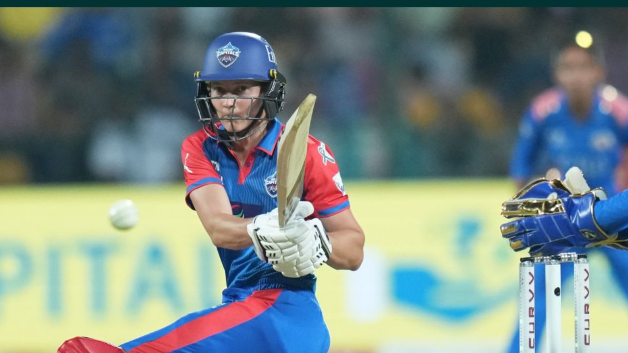 দিল্লির দুরন্ত জয় মুম্বইকে হারিয়ে শীর্ষে ক্যাপিটালস