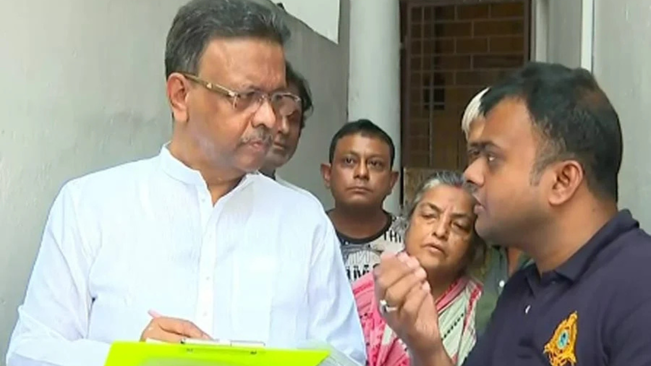 ভবানীপুরে ভুতুড়ে ভোটারের খোঁজে মমতা