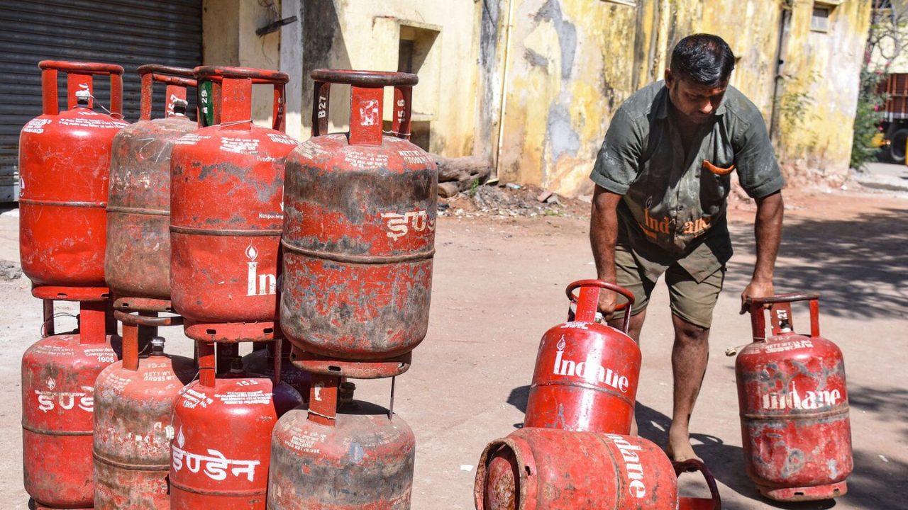 মার্চে বাড়ল বাণিজ্যিক গ্যাসের দাম