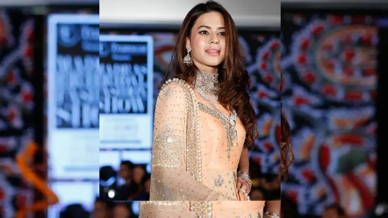 ১৪.৮ কেজি সোনা সহ গ্রেফতার কন্নড় অভিনেত্রী রানিয়া রাও