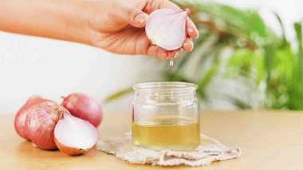 চুলের যত্নে পেঁয়াজের মাস্ক, খুশকি ও চুল পড়া কমাতে ব্যবহার করুন
