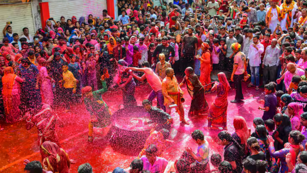 হোলি-দোল উৎসবের আগেই পারদ ঊর্ধ্বমুখী