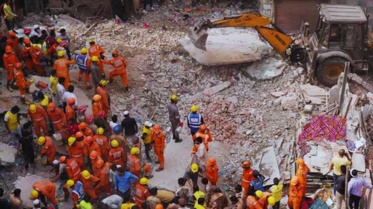 DELHI BUILDING COLLAPSED