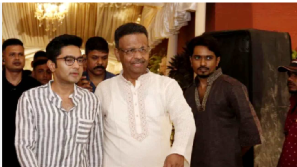 ফিরহাদের বাড়িতে অভিষেক