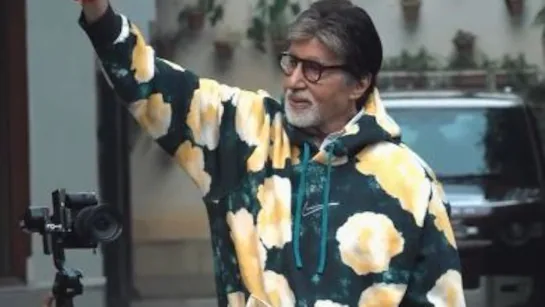 Troll Tells Amitabh Bachchan, "Phone Pe Bolna Band Karo Bhai". His Reply Has A "Sarkar" Twist