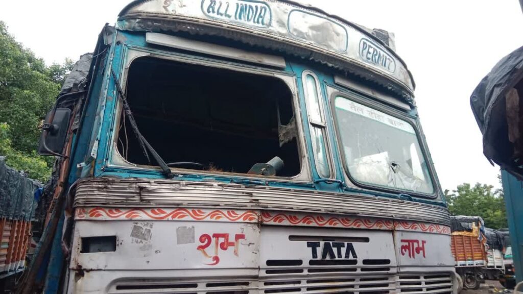 30 Trucks Vandalised Over Parking Row, 4 Sub-Inspectors Suspended