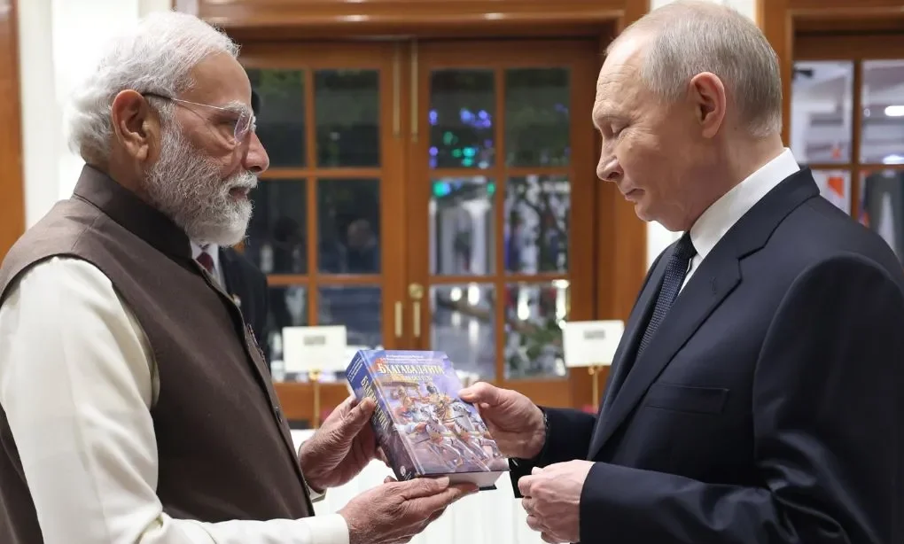 modi gifts putin bhagavad gita for stronger firendship ties