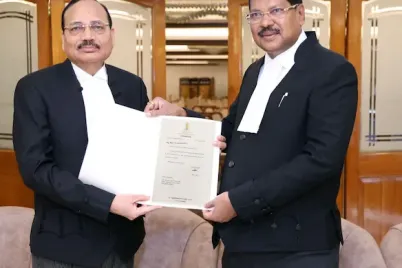 9uftslgg_br-gavai-justice-surya-kant-cji_625x300_27_October_25-e1761551802987.webp