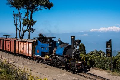 Toy-Train-to-the-Clouds-of-Darjeeling.jpg