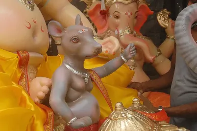 mouse-in-the-house-how-the-world-reacts-to-lord-ganeshas-vehicle-of-choice-e1763527570325.webp